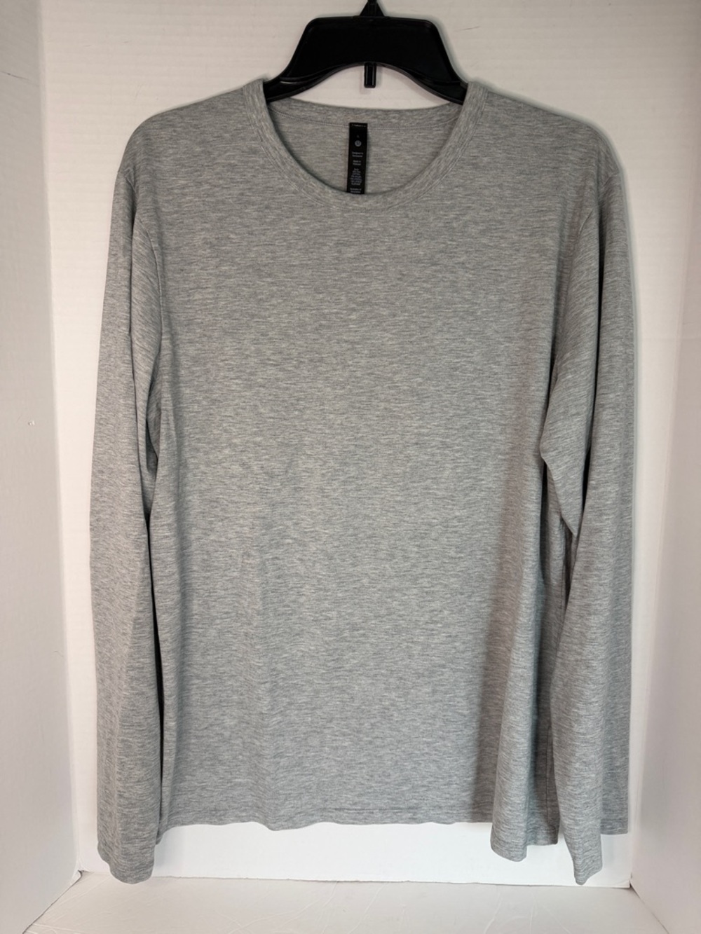lululemon athletic Light Heather Gray Crew long sleeve Tee Women’s size L